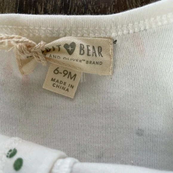 SOLD🥕 NWT Organic Cotton Carrot Long sleeve onesie with brown buttons - Picture 4 of 6